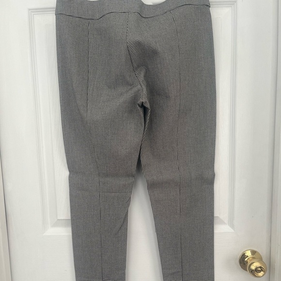 Women’s H&M black and white houndstooth, size 10 skinny leg stretch pants. - Picture 3 of 12